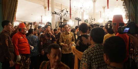 Jokowi dan sejumlah menteri hadiri ulang tahun emas Danar Hadi