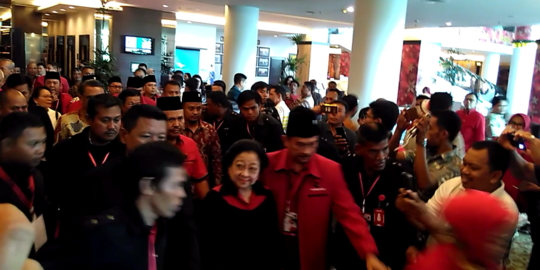 Acara PDIP dibuka Mega sempat tegang saat calon wali kota ini hadir