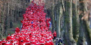 Ribuan Santa Claus sesaki jalanan Jerman