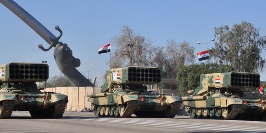 Sangarnya Irak pamer alutsista canggih dalam parade militer di Zona Hijau