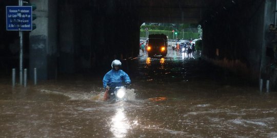 Jakarta banjir, DPRD DKI minta Anies-Sandi evaluasi Dinas SDA