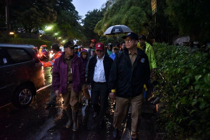 anies baswedan tinjau rumah pompa dukuh atas