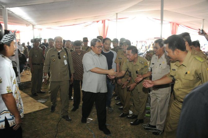 gubernur jabar ahmad heryawan di acara jambore desa di bekasi