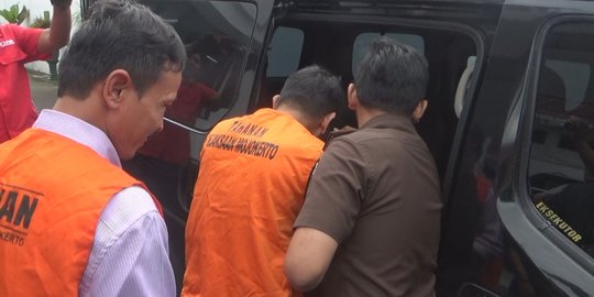 Kena OTT saber pungli, Sekretaris DLH & Sekcam Mojokerto dibui