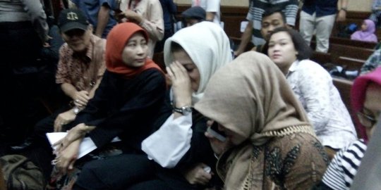 Hadiri sidang perdana Setya Novanto, istri tampak sedih