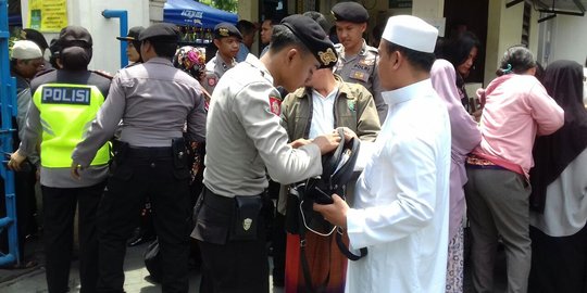 Jelang sidang putusan Alfian Tanjung, PN Surabaya dijaga ketat polisi