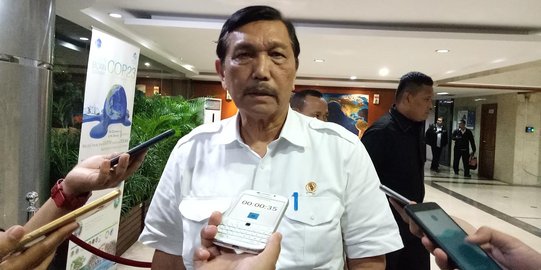 Menko Luhut ingin kereta sedang Jakarta-Surabaya gunakan teknologi modern