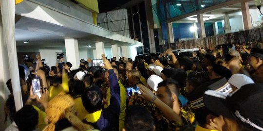 Pleno Golkar dikepung ormas partai, teriak Munaslub sekarang juga