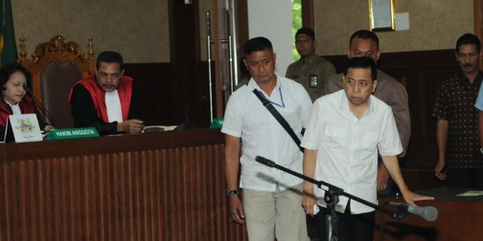 Kubu Novanto pertanyakan hilangnya tiga nama politisi PDIP di dakwaan