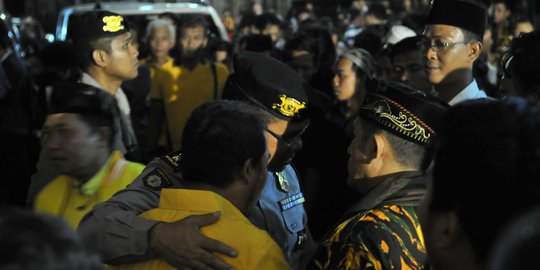 Organisasi sayap Golkar geruduk gedung rapat pleno tuntut Munaslub segera digelar