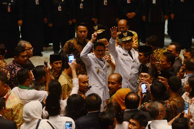 pelantikan anies sandi