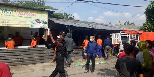 Eksekusi Pasar Kedurus Surabaya ricuh, PKL dan Satpol PP terlibat bentrok