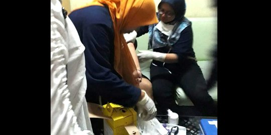 Deteksi HIV/AIDS, 31 pekerja salon & terapis di Padang dites darah