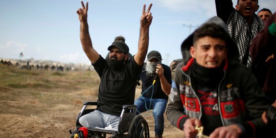 Kisah keberanian pria Palestina berkursi roda melawan tentara Israel