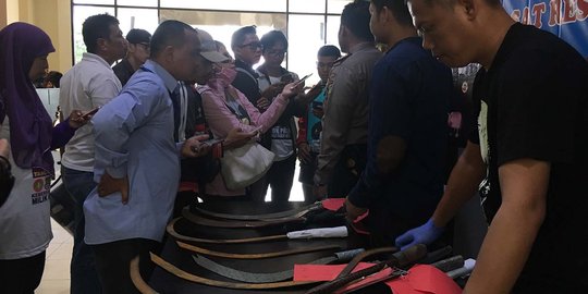 Tawuran di Ciputat, 31 warga jadi tersangka & puluhan sajam disita
