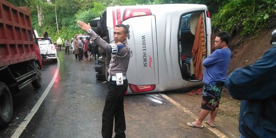 Bus rombongan siswa Semarang terguling di Bali, 1 orang tewas