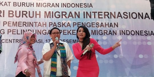 Hadiri acara serikat buruh migran, Menlu Retno ikut joget dangdut