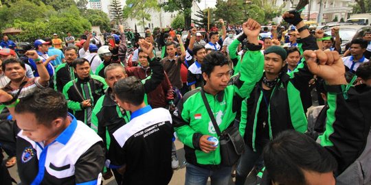 Sering diintimidasi, ratusan driver angkutan online di Medan demo