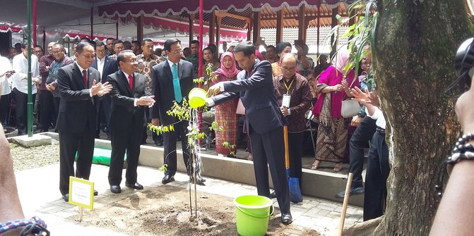 Kunjungi Fakultas Kehutanan UGM, Jokowi kenang nomor 