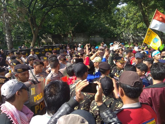 aksi peduli palestina di surabaya ricuh