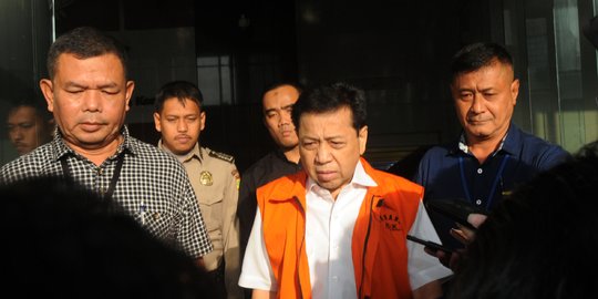 Mengusut kasus Setya Novanto lewat anak dan istri