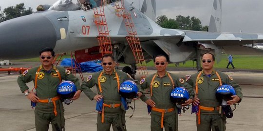 Kompaknya Panglima TNI dan Kapolri terbang bareng dengan Sukhoi