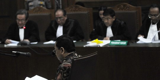 Baca eksepsi, pengacara Setnov kembali beberkan politisi diduga terima dana e-KTP