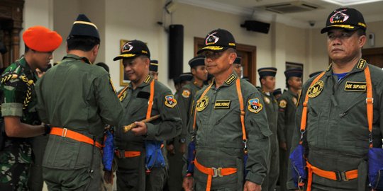 Panglima TNI sematkan Brevet Wings kepada Kapolri, Kasad, dan Kasal