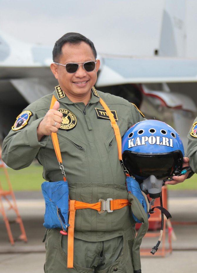 kapolri dan panglima tni terbang bareng pakai sukhoi