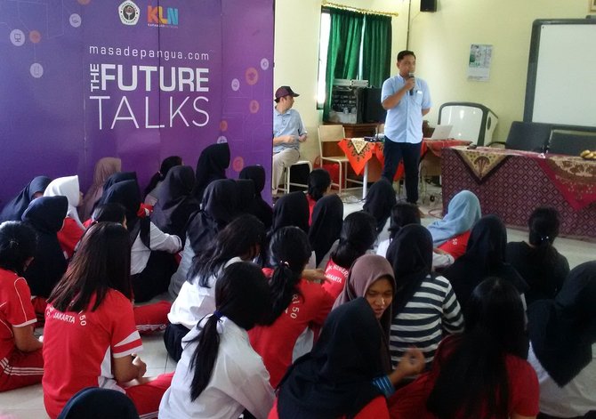 bobby badjeber saat menjadi pembicara the future talks