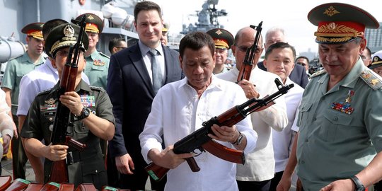 Duterte pecat pejabat Angkatan Laut dalam kasus pembelian kapal perang dari Korsel