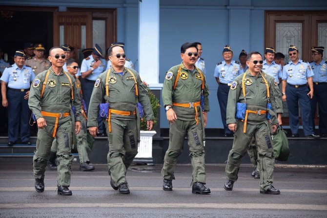 kapolri dan panglima tni terbang bareng pakai sukhoi