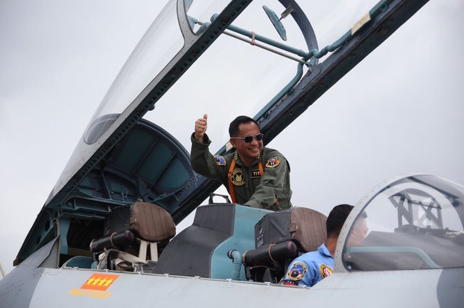 kapolri dan panglima tni terbang bareng pakai sukhoi