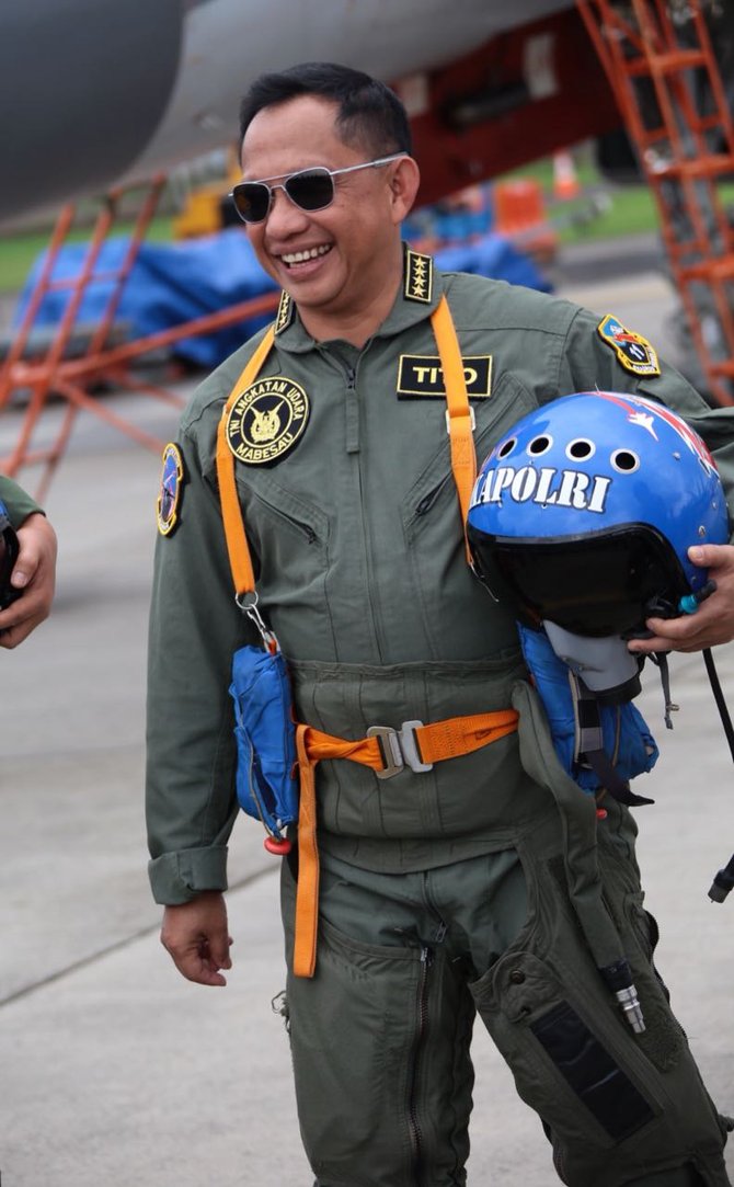 kapolri dan panglima tni terbang bareng pakai sukhoi