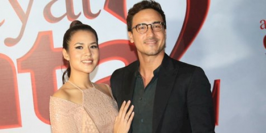 Ditonton sang suami, Raisa malah nyanyikan lagu untuk pria lain