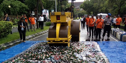 Jelang Natal dan Tahun Baru 2018, Polda Bali musnahkan ribuan minuman beralkohol