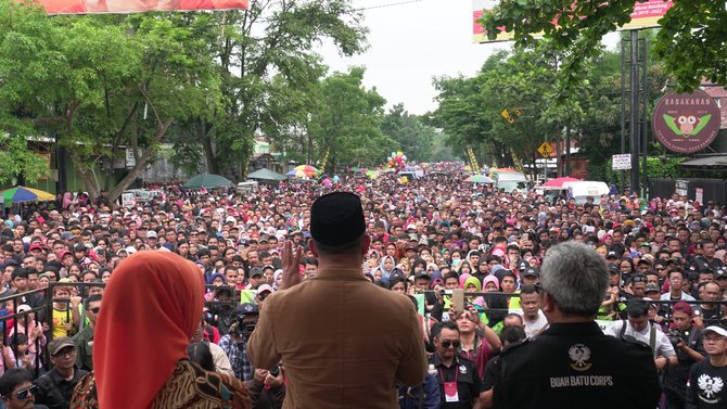 ridwan kamil hadiri peluncuran crowd funding relawan jabar juara