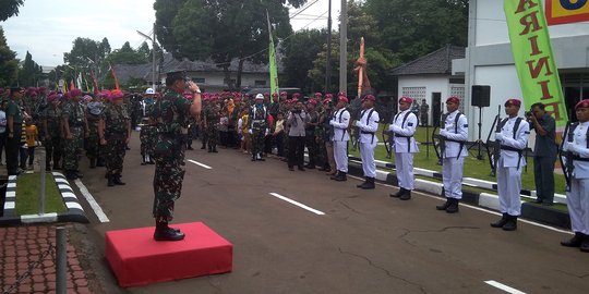 Kunjungi Korps Marinir, Panglima TNI disambut keluarga prajurit