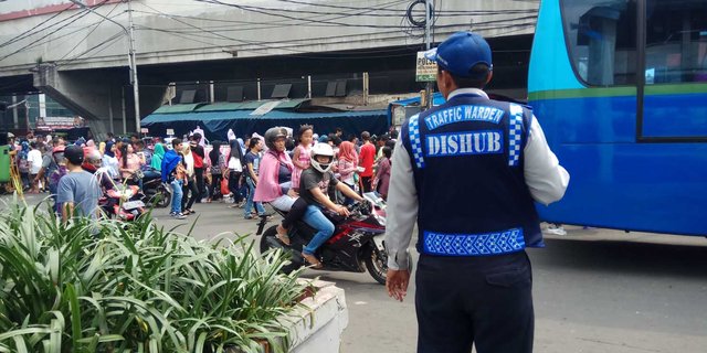 Perhatikan, ini rekayasa lalu lintas saat Jl Jati Baru ditutup karena PKL Tanah Abang
