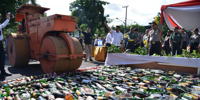 Tutup tahun 2017, Polda Jatim musnahkan 6.565 botol miras