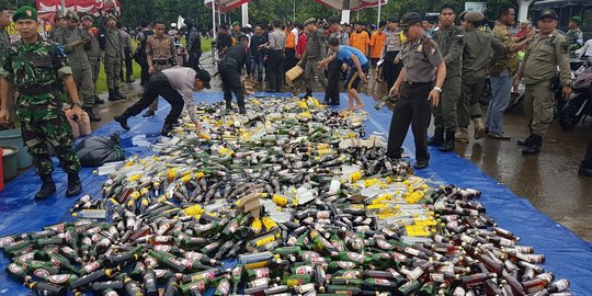 Gelar pasukan operasi lilin 2017, Polres Gowa gilas 1.327 botol miras