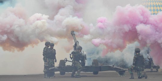 Aksi pasukan Korps Marinir pamer kekuatan tempur di hadapan Panglima TNI