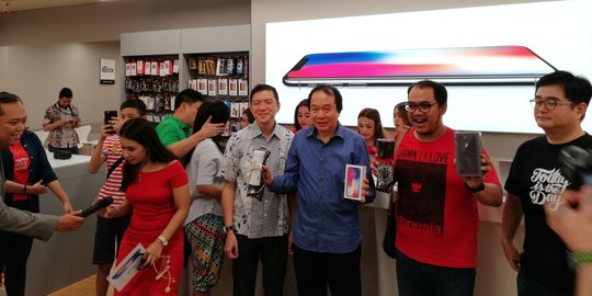 Ini dia pembeli pertama iPhone 8 Plus dan iPhone X di Indonesia