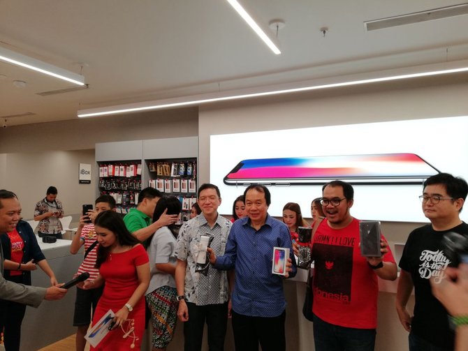 pembeli pertama iphone x dan iphone 8 plus di indonesia