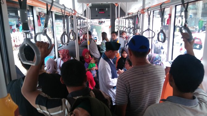 bus tanah abang explorer