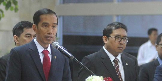 Soal rangkap jabatan Airlangga, Fadli Zon sebut Jokowi telan ludah sendiri