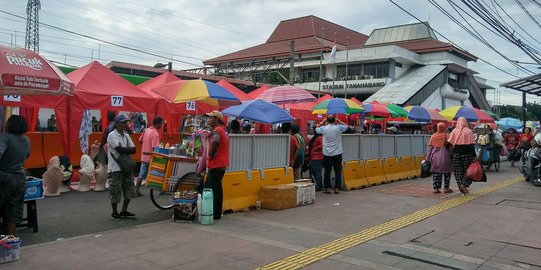 Pemilik kios di Jl Jati Baru kecewa PKL diberi lapak di jalan