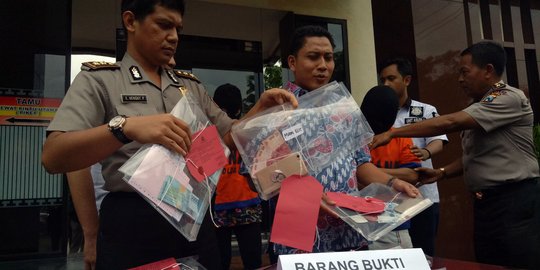 Sajikan tarian telanjang, tempat karaoke di Malang digerebek polisi