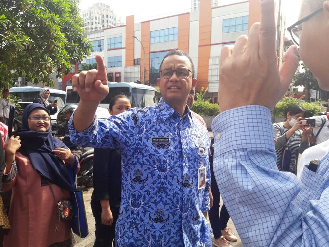 anies baswedan ke pasar tanah abang naik krl