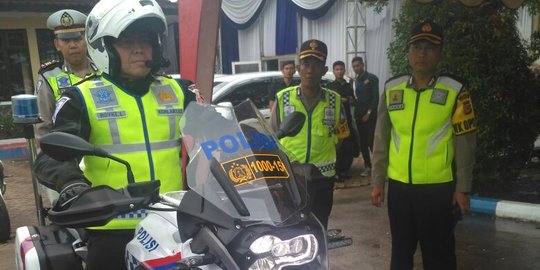 Naik moge touring, Kakorlantas Irjen Royke pantau jalur Tol Cipali